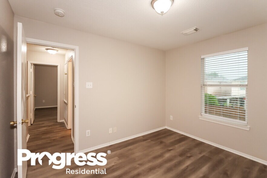 Building Photo - 12418 Sterlingstone Dr