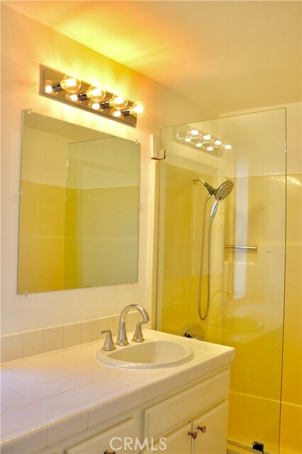 Building Photo - 747 E California Blvd