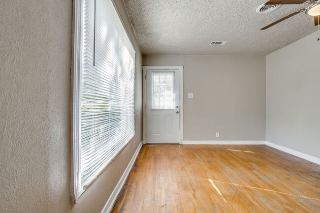 Building Photo - 3109 Dogwood Park Dr