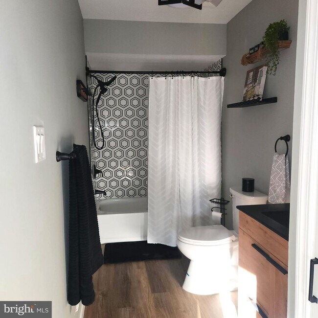 Building Photo - 16 Pickwick Pl