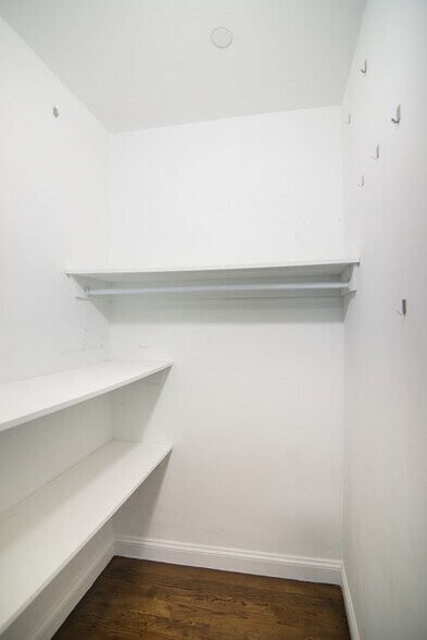 Building Photo - 757 Washington St