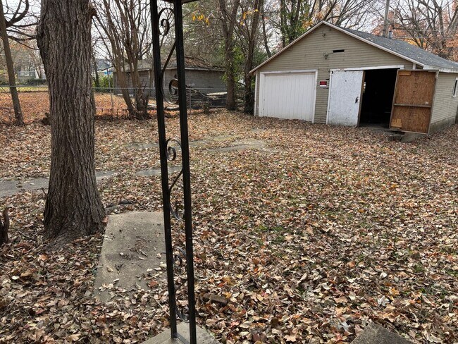 Building Photo - Ask About our Move in Special! Charming 3 Bed 1.5 Bath Home With Fenced Yard