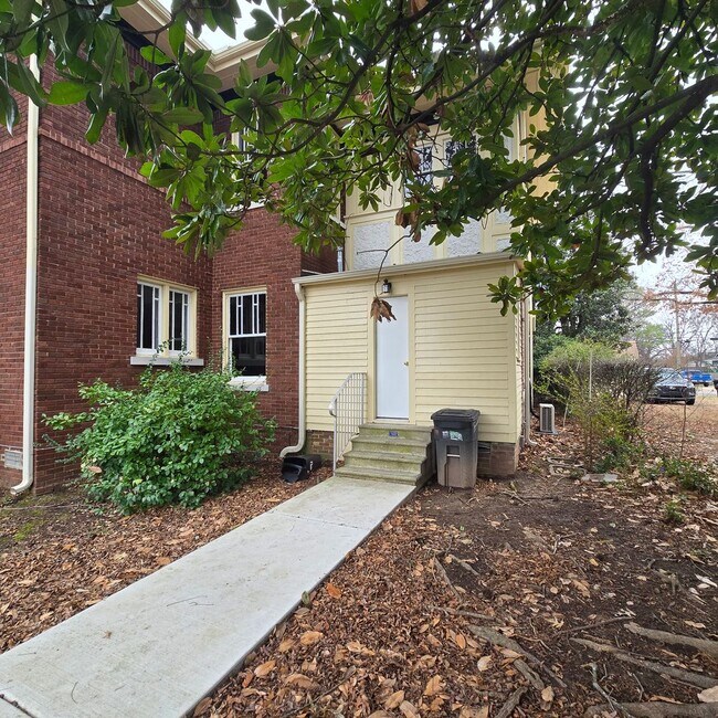 Building Photo - 551 E Boswell St