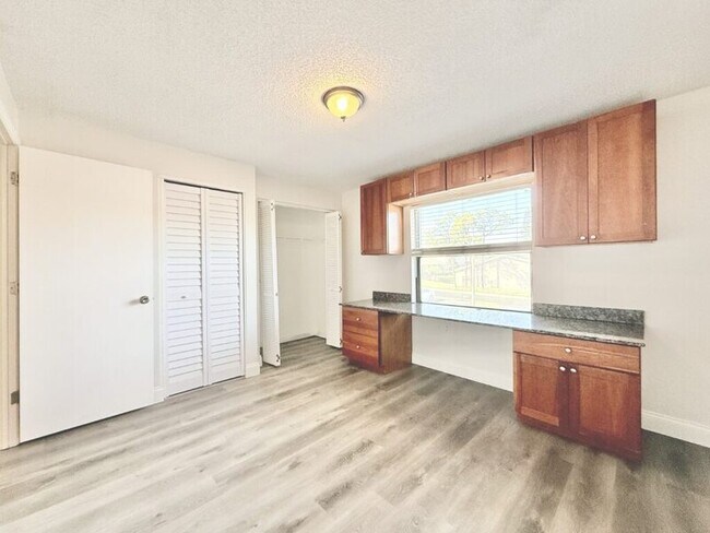 Building Photo - 2131 Ridge Rd