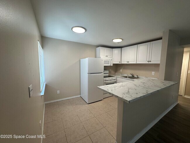 Building Photo - 800 N Fiske Blvd