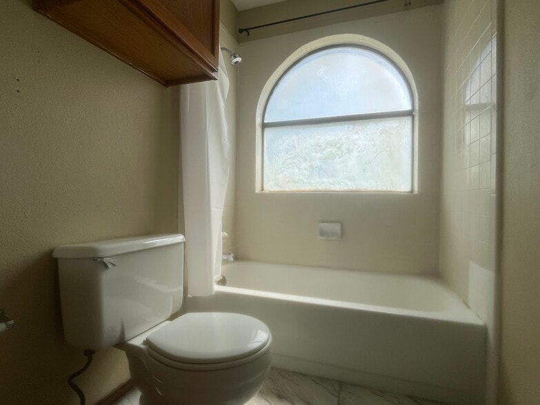 Building Photo - 6108 Abrams Rd