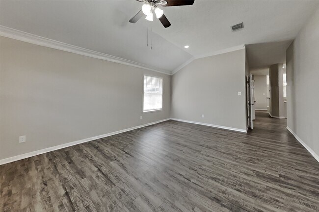 Building Photo - 20423 Drakewood Dr