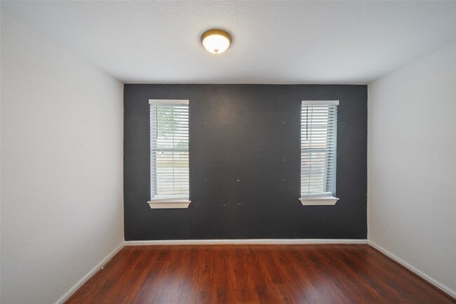 Building Photo - 316 Burr St