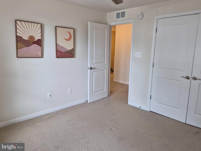 Building Photo - 9707 Glassy Creek Way