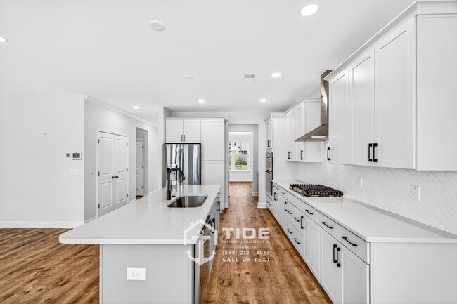 Building Photo - Comfort & Convenience in a Prime Location