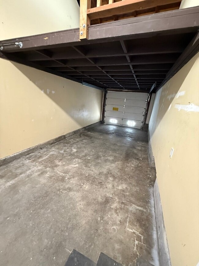 Building Photo - Updated Redwood City Home! New Bath, Fresh...