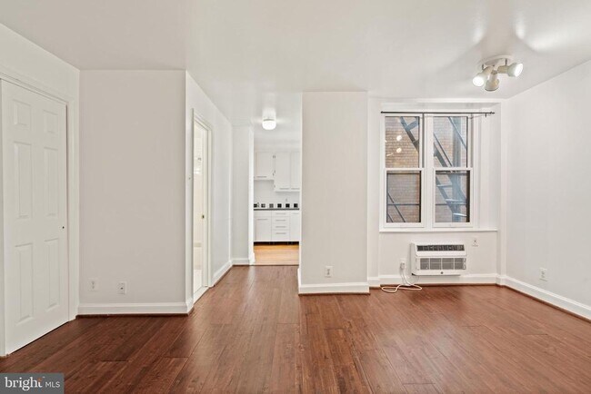 Building Photo - 1316 New Hampshire Ave NW