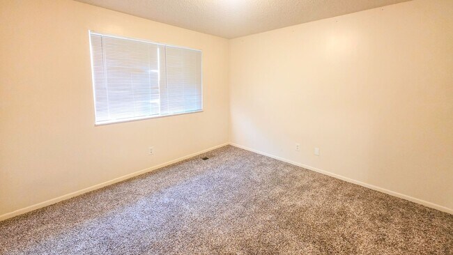 Building Photo - 1001 Flanders Ln NW