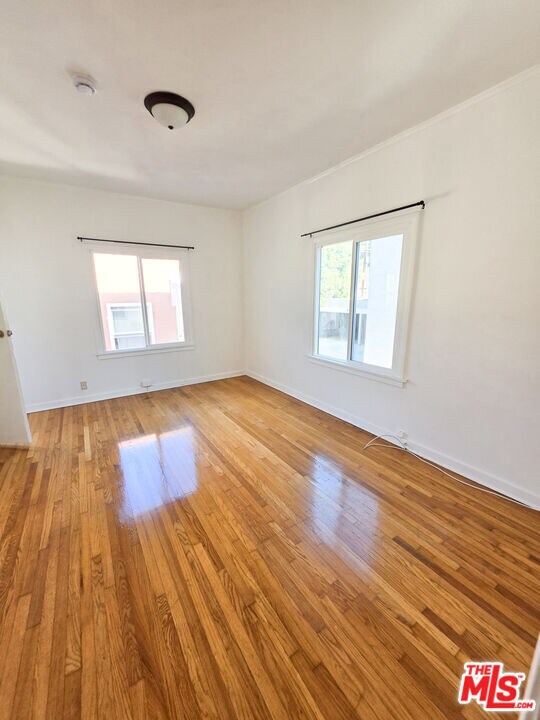 Building Photo - 1331 Masselin Ave