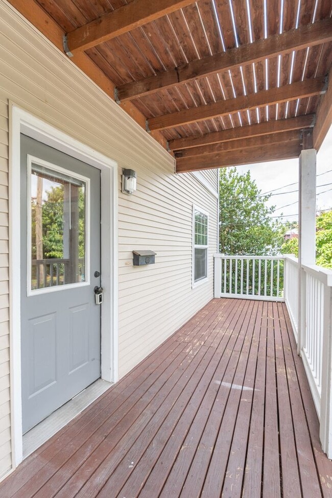 Building Photo - 508 NE Graham St