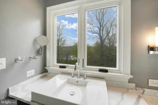 Building Photo - 9884 River Chase Way