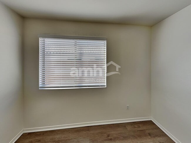 Building Photo - 15943 W Smokey Dr