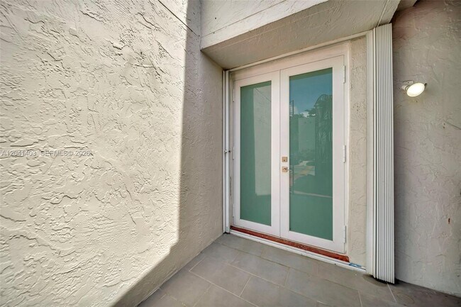 Building Photo - 1083 W 38th St