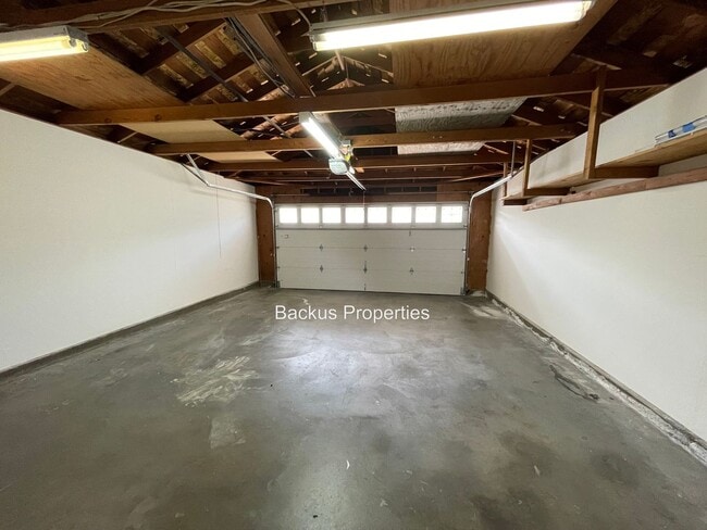 Building Photo - Recently remodeled three bedroom home in T...
