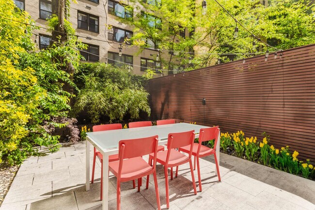 Building Photo - 323 E 51st St