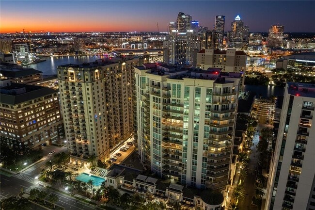 Building Photo - 450 Knights Run Ave