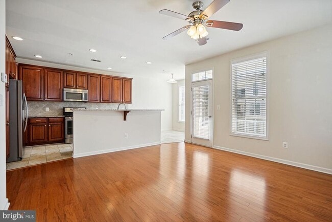 Building Photo - 43085 Thoroughfare Gap Terrace