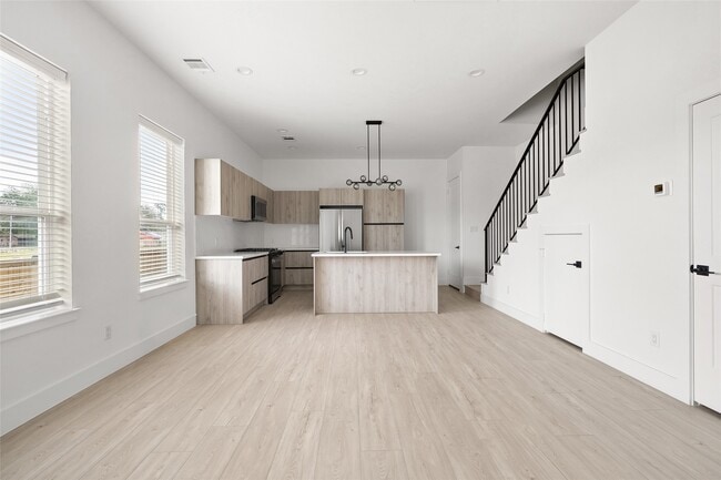 Building Photo - 107 Tolima Dove St