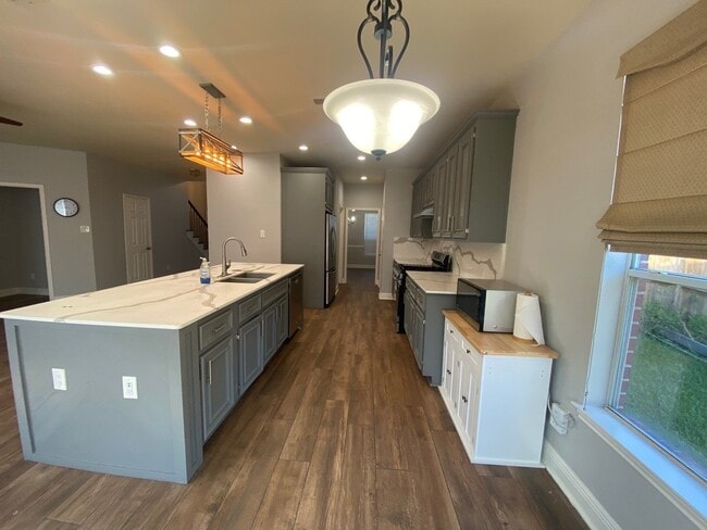 Building Photo - 2101 Crestwind Ct