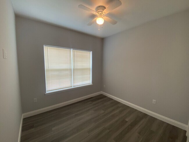 Building Photo - 2936 Hall Ave