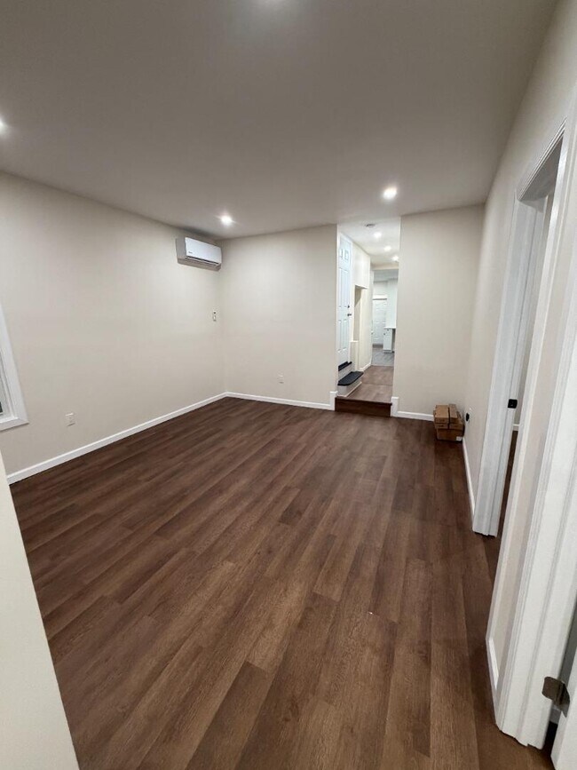 Building Photo - 6-36 Beach 22nd St