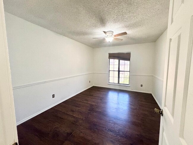 Building Photo - 200 Martingale