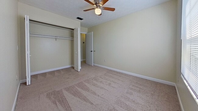 Building Photo - Spacious 3Bed/2Bath Condo in Colonial Point!