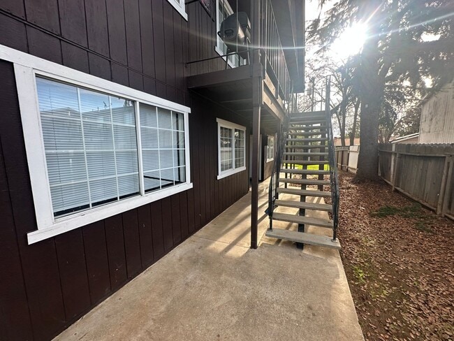 Building Photo - 1948 Country Club Ct