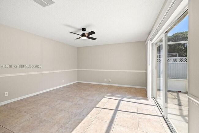 Building Photo - 1542 N Lawnwood Cir