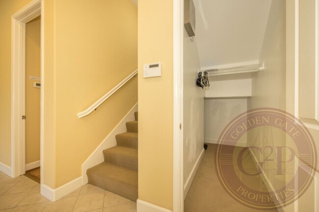 Building Photo - Sunset - 3 BR, 3.5 BA Townhouse 2,225 Sq. ...