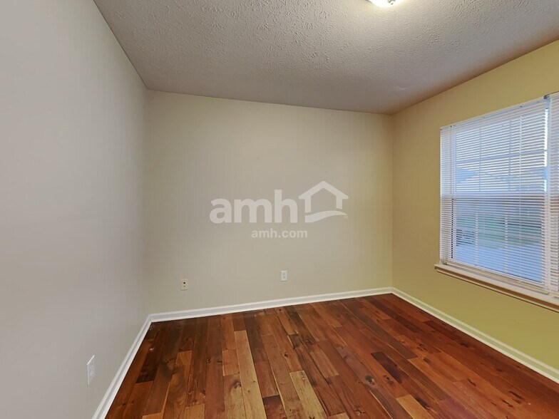 Building Photo - 5826 Columbia Cir