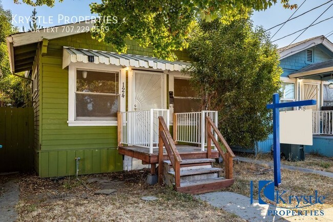 Building Photo - Cottage with yard and deck