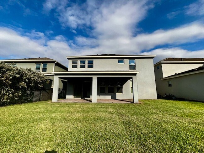 Building Photo - SPECTACULAR MODERN HOME!!Relaxing water views from the back of this beautiful home- MOVE IN Septe...