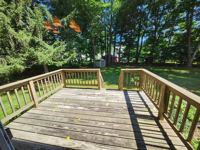 Building Photo - Newton Manor 3 Bedroom Townhome