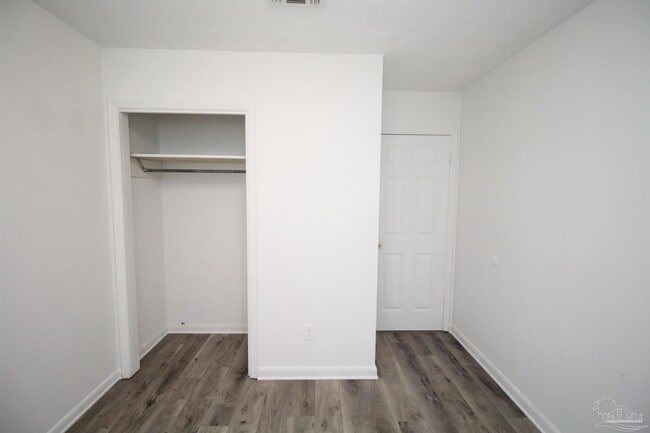 Building Photo - 404 Ladybird Ln