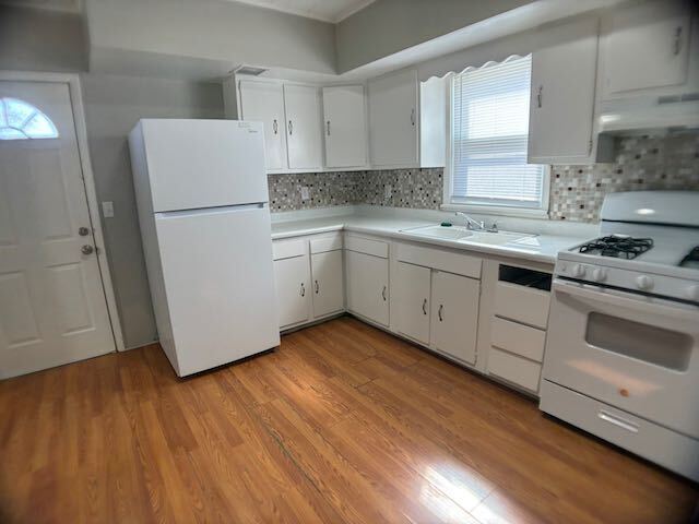 Building Photo - Large Home near Bradley University
