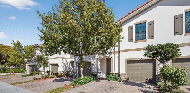 Building Photo - 4408 Hemlock Dr