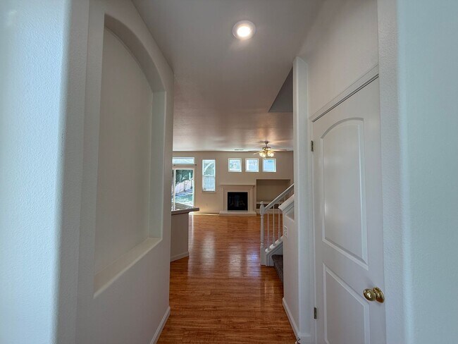 Building Photo - 4-bedroom two story in Sylvan School District!