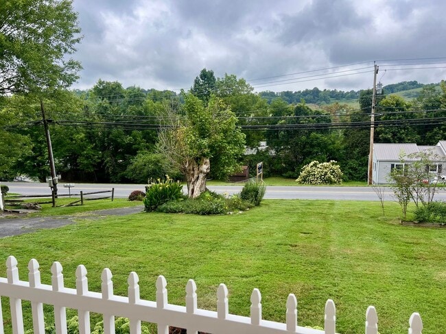 Building Photo - One Level Home! 3or 4 bedroom 1 bath with extra-large den, garage and extra storage on almost an ...