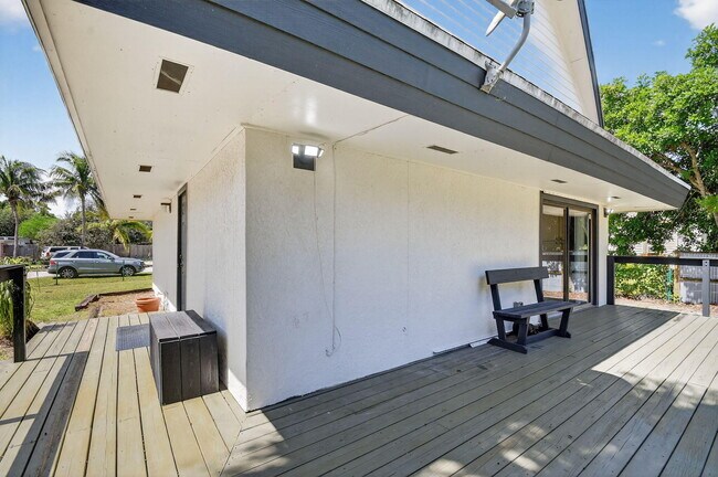 Building Photo - 3532 Coconut Rd
