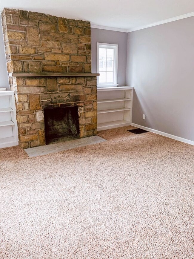 Building Photo - Charming 2BR North Columbus Home w/ Basement & Decorative Fireplace