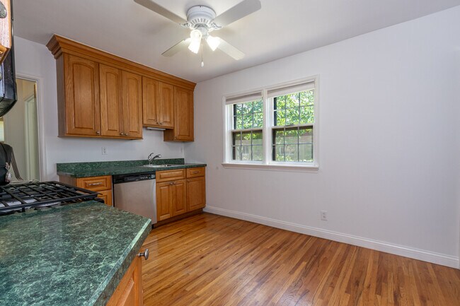 Building Photo - Southview
