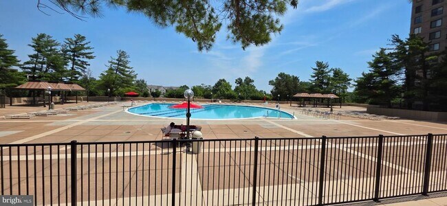 Building Photo - 3701 S George Mason Dr
