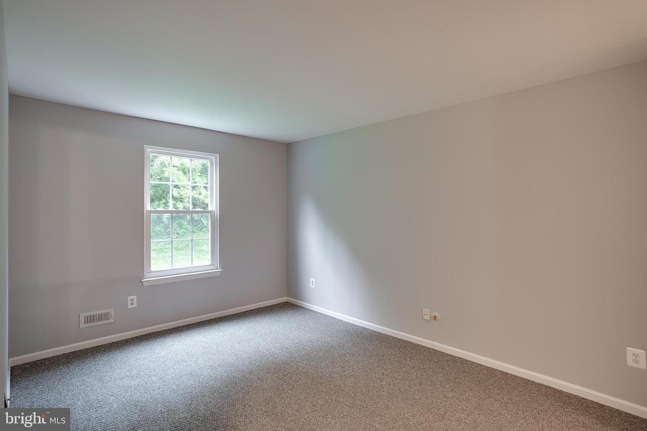 Building Photo - 1002 Huntingdon Mews