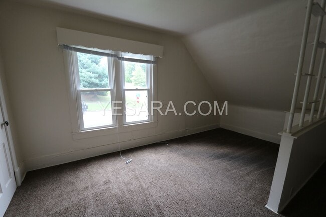 Building Photo - 2 Bedroom 2 Bath House